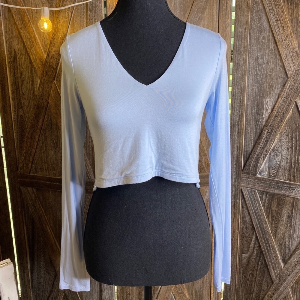 FOREVER 21 Long Sleeve Blue Crop Top SMALL